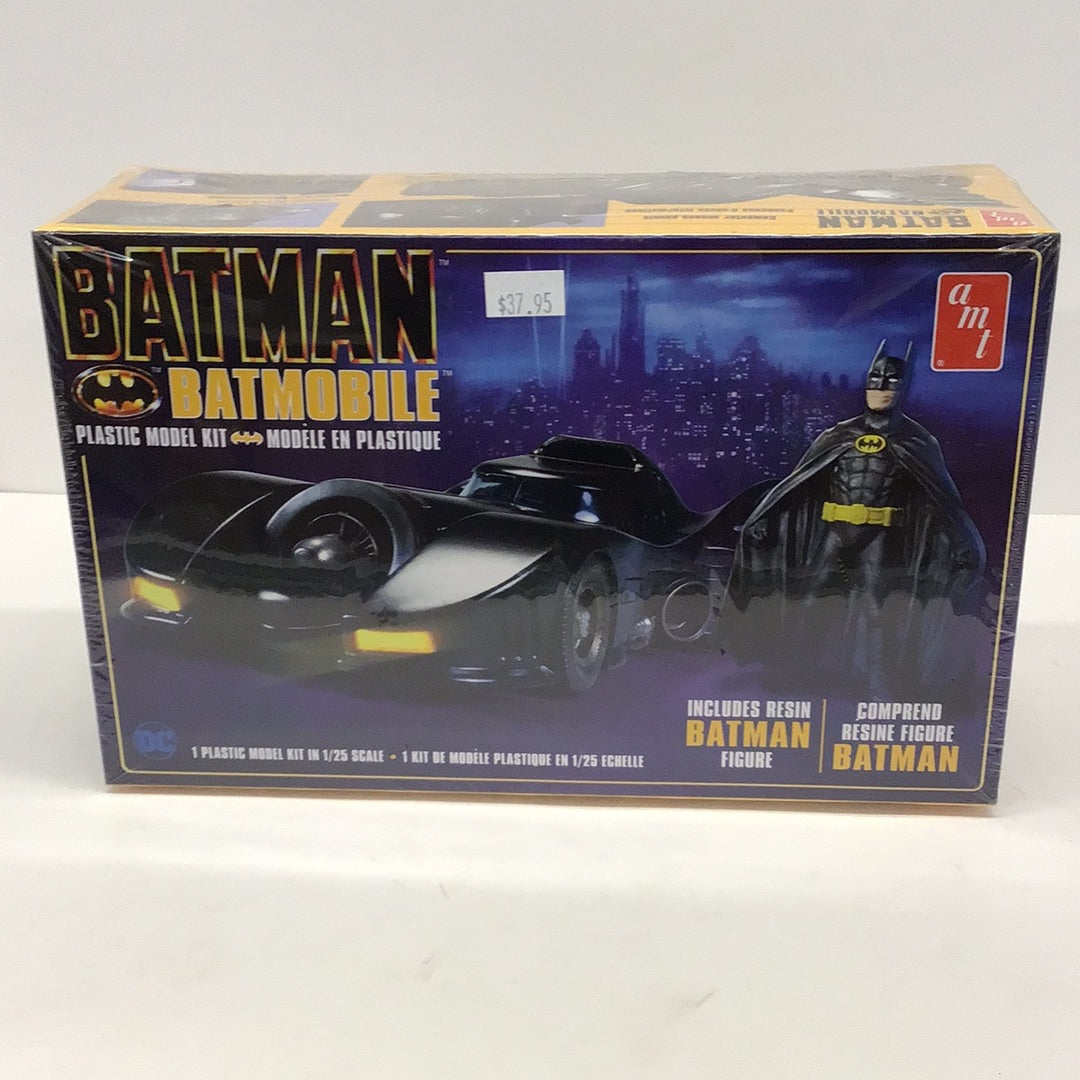 1/25 Batman 1989 Movie: Batmobile w/Resin Batman Figure